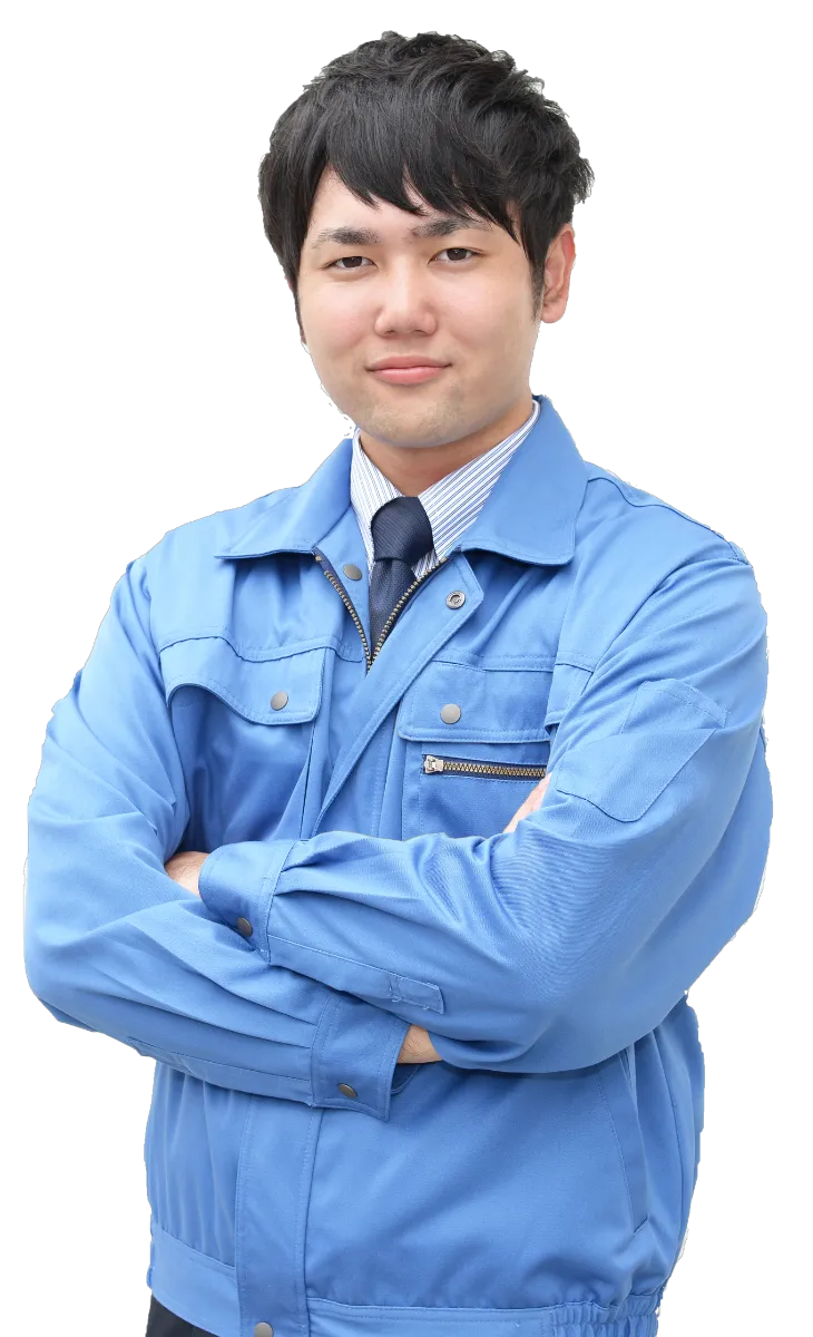 腕組みした作業服の男性スタッフ